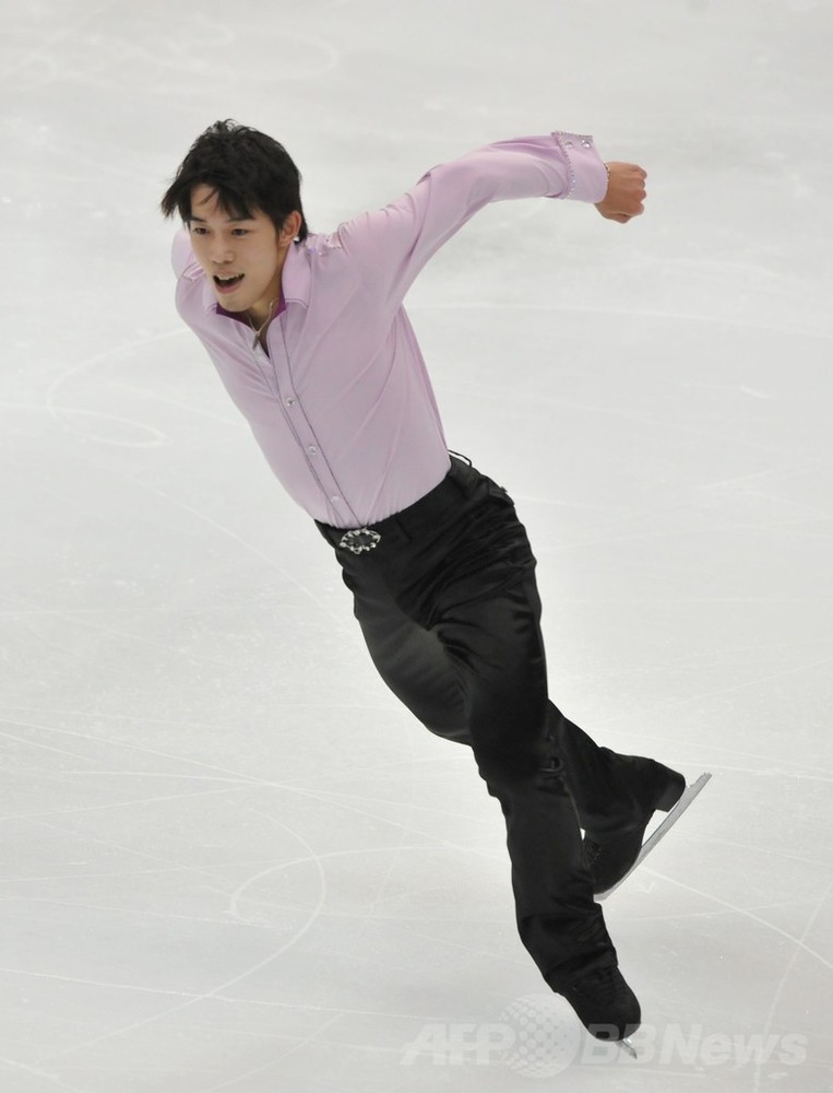 男子SPの演技に臨む無良崇人、フィギュア四大陸選手権 写真4枚