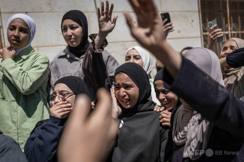 イスラエル入植者が学校襲撃、14歳少年含む2人殺害 住民が証言