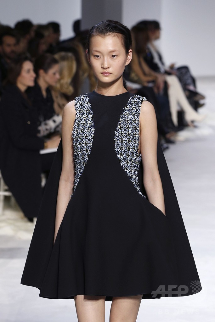 「ジャンバティスタ・ヴァリ」16年春夏パリ・オートクチュール