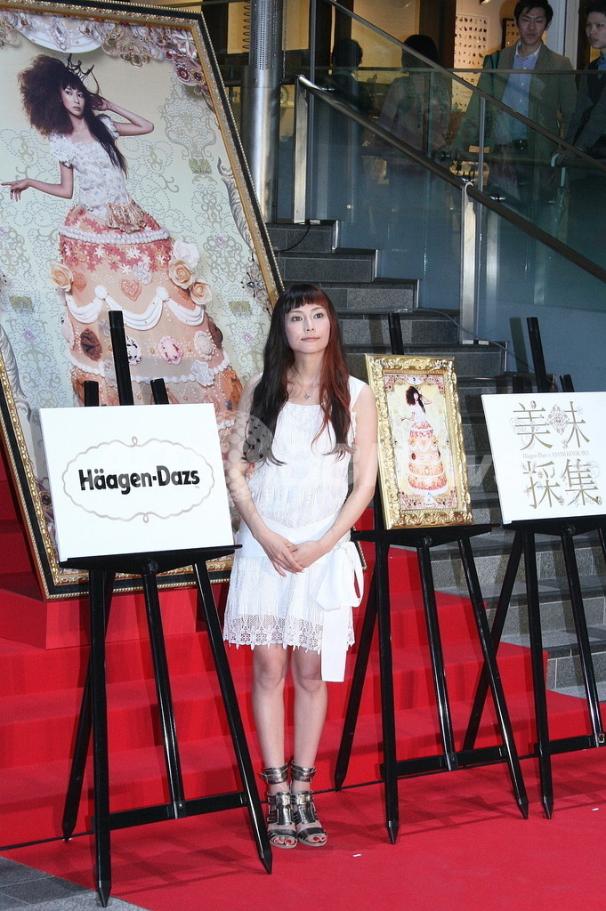 清川あさみ「美味採集」「美女採集」展同時開催、表参道ヒルズで6日まで