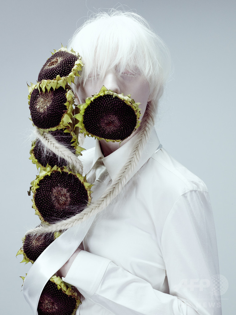 計良×勅使河原、花を題材にしたヘアメイク写真展を開催