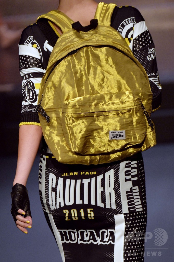 ラストショーはミスコン風の演出、「ジャンポール・ゴルチエ」15年春夏