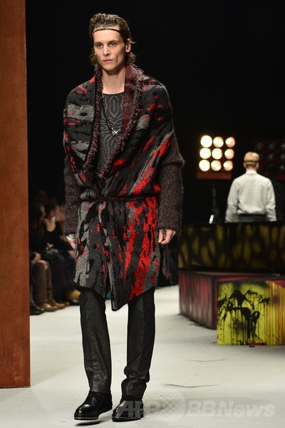 ＜14/15年秋冬ミラノ・メンズコレクション＞ロベルト・カヴァリ