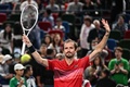 男子テニス、上海マスターズ、シングルス3回戦。勝利を喜ぶダニール・メドベージェフ（2024年10月6日撮影）。(c)Hector RETAMAL/ AFP