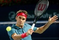 ドバイ・テニス選手権（Dubai Duty Free Tennis Championships 2014）、男子シングルス準決勝。リターンを狙うロジャー・フェデラー（Roger Federer、2014年2月28日撮影）。(c)AFP/MARWAN NAAMANI