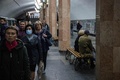 ウクライナ・ハルキウの地下鉄駅の様子（2022年5月24日撮影）。(c)Dimitar DILKOFF / AFP