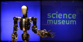 ロンドン科学博物館（London Science Museum）で披露されたロボットの「ベルティ（Berti）」（2009年2月17日撮影）。(c)AFP/Shaun Curry