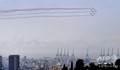 国旗色に染まるベイルートの空、国家成立100年 レバノン 仏空軍のアクロバット飛行チーム「パトルイユ・ド・フランス」による航空ショー。レバノンの首都ベイルートで(2020年9月1日撮影)。(c)JOSEPH EID / AFP