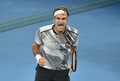 全豪オープンテニス、男子シングルス決勝。勝利を喜ぶロジャー・フェデラー（2017年1月29日撮影）。(c)AFP/PETER PARKS