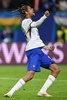 サッカー欧州選手権準々決勝、ポルトガル対フランス。PK戦でシュートを決め、ガッツポーズを見せるフランスのブラッドリー・バルコラ（2024年7月5日撮影）。(c)PATRICIA DE MELO MOREIRA / AFP