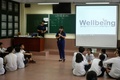 健康教育プログラム「We Are Grown Up」によるセーフセックス（安全なセックス）の授業。ベトナム・ハノイの高校で（2020年5月26日撮影）。(c)Manan VATSYAYANA / AFP