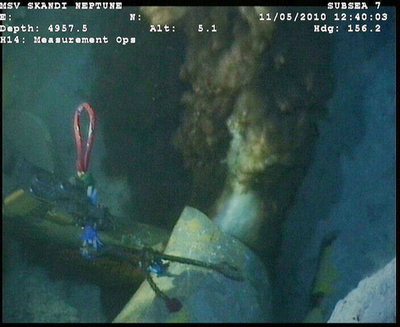 止まらない海中の原油流出、米メキシコ湾掘削基地事故