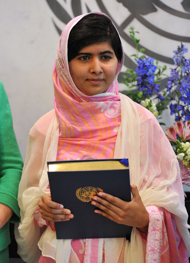 タリバン幹部がマララさんに書簡、「ペンはイスラムのために使え」