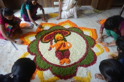 花飾りが街中を彩る、インドの収穫祭「オナム」