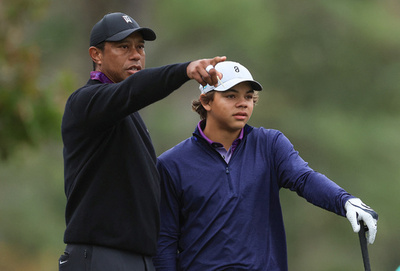 ウッズ、体調は良好 カート使わず歩いてプロアマ戦に出場