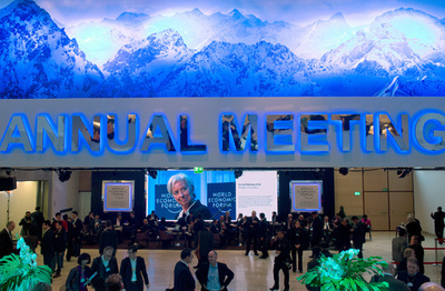 「民主主義への脅威は富裕層」、国際NGOが警告