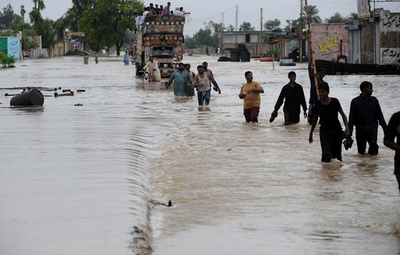 パキスタン洪水、死者1500人超に 50万人避難へ
