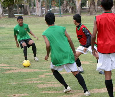 サッカー・インドネシアU-20代表を担う少年たちがウルグアイで強化練習