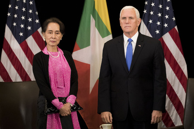 ロヒンギャ迫害は「理由のない」暴力、ペンス米副大統領がスー・チー氏非難