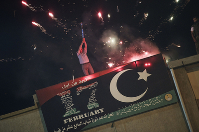 リビア反体制派が首都トリポリ要所を制圧、カダフィ氏邸宅付近で戦闘