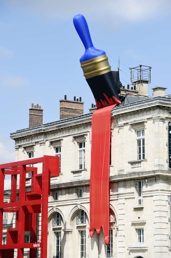 インフレータブル作品がずらり、各国から出品 パリ