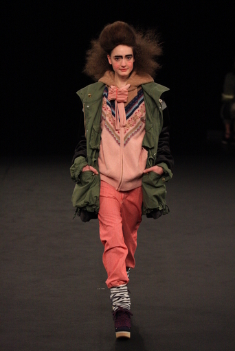 ＜08/09年秋冬東京コレクション＞メルシーボークー、新作を発表