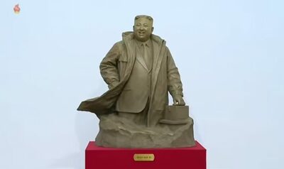 韓国統一省、北朝鮮で金正恩総書記の「単独銅像」を初確認…党大会関連展示で登場
