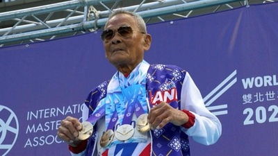 動画:タイの105歳男性 「ワールドマスターズゲームズ」で無敵の金メダル