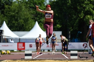トゥルソワが走り幅跳び挑戦 フィギュア女子、五輪銀メダリスト