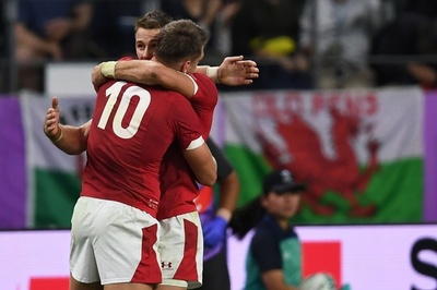 ウェールズがラグビーW杯4強入り、14人のフランスに逆転勝ち