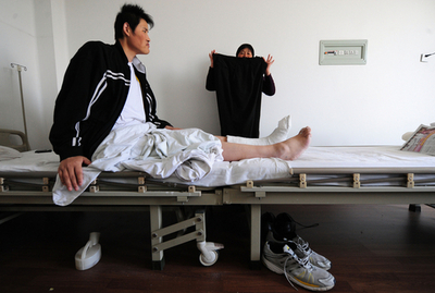 ギネス記録より10センチ高い、真の「世界一の長身男性」 中国