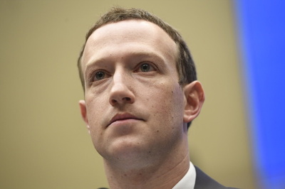FBデータ流出でザッカーバーグ氏が訪欧へ、非公開の説明に同意