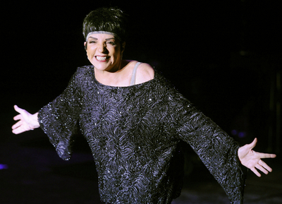 米歌手ライザ・ミネリ、スペインでパフォーマンス