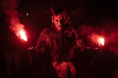 スロベニアの「なまはげ」？ 半分ヤギの姿をした悪魔のパレード