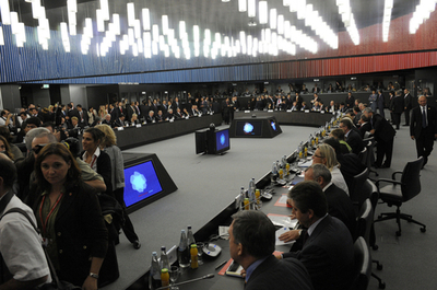 EU、新基本条約を採択　