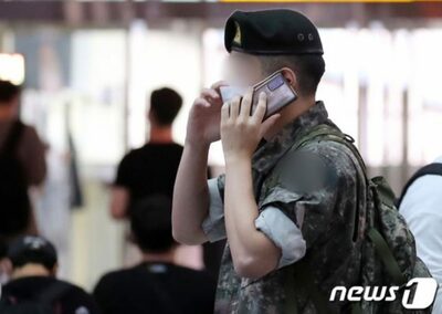 韓国の訓練兵、7月から「1日1時間」スマホOK…「携帯電話・充電器を持参して入営を」