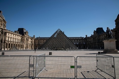 フランスの新型コロナ死者、186人増えて860人に