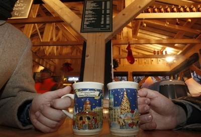 毒入りシュナップス配るサンタ男が出没、ドイツ・クリスマス市