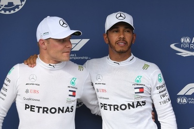 ハミルトンが雨中のハンガリーGP予選でトップ、メルセデスがフロントロー独占