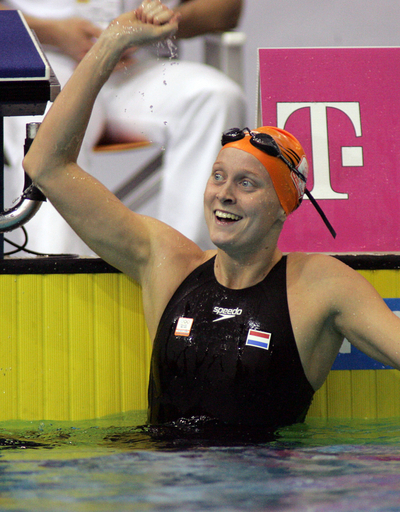 デッカー 女子100メートルバタフライを制す