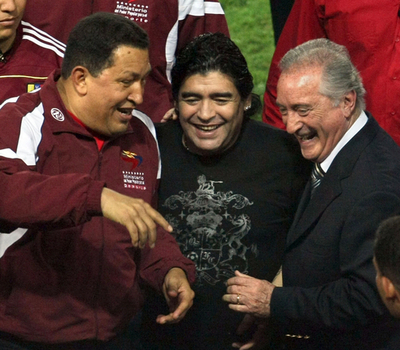 マラドーナ氏 コパ・アメリカで始球式