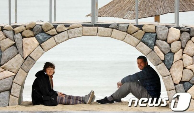 韓国旅行を楽しむ外国人観光客(c)news1