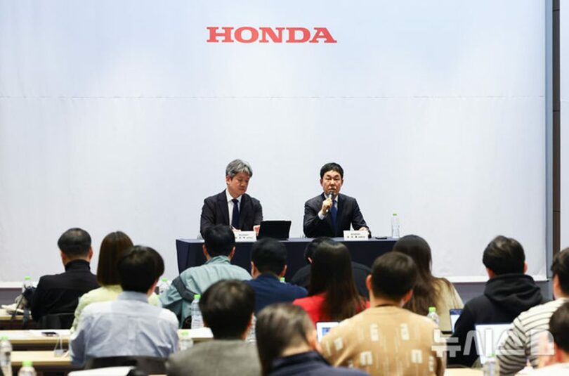 韓国での自動車販売撤退を巡る記者会見で発言するホンダコリアのイ・ジホン代表＝2026年4月23日、ソウル市江南区COEX(c)NEWSIS