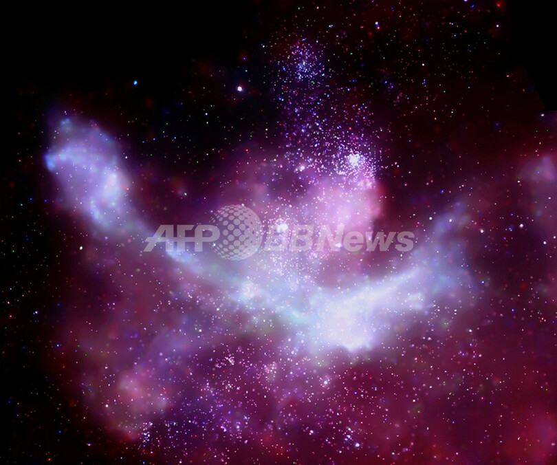 「りゅうこつ座星雲」に1万4千個の星、NASA