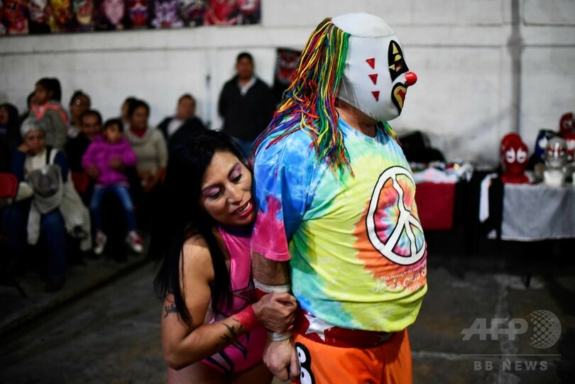 リングの上で「男女対決」、ルチャリブレの女性レスラー メキシコ