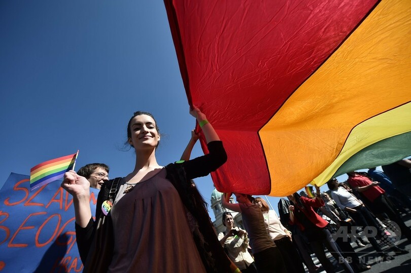 厳戒下でのプライドパレード、セルビア首都で4年ぶり開催