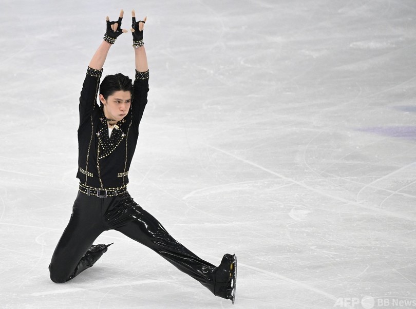 羽生がsp首位発進 鍵山2位 世界フィギュア 写真21枚 国際ニュース Afpbb News
