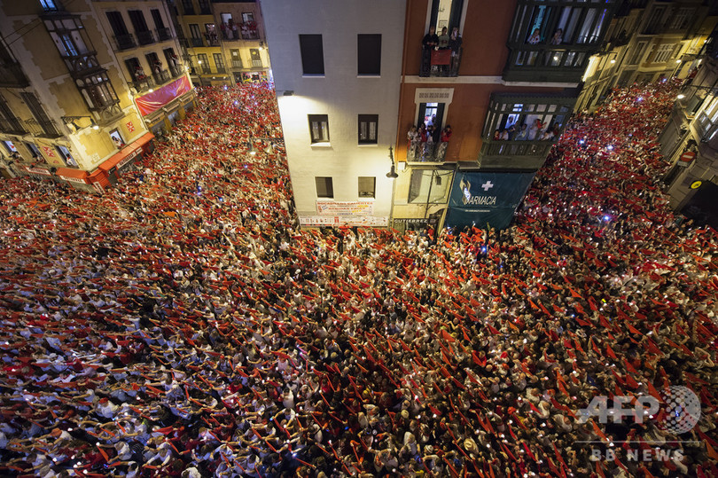 スペインの 牛追い祭り 閉幕 今年は8人が角に突かれて負傷 写真9枚 国際ニュース Afpbb News