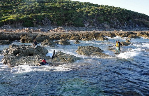 尖閣・魚釣島に日本人10人ほどが上陸 写真6枚 国際ニュース：AFPBB News