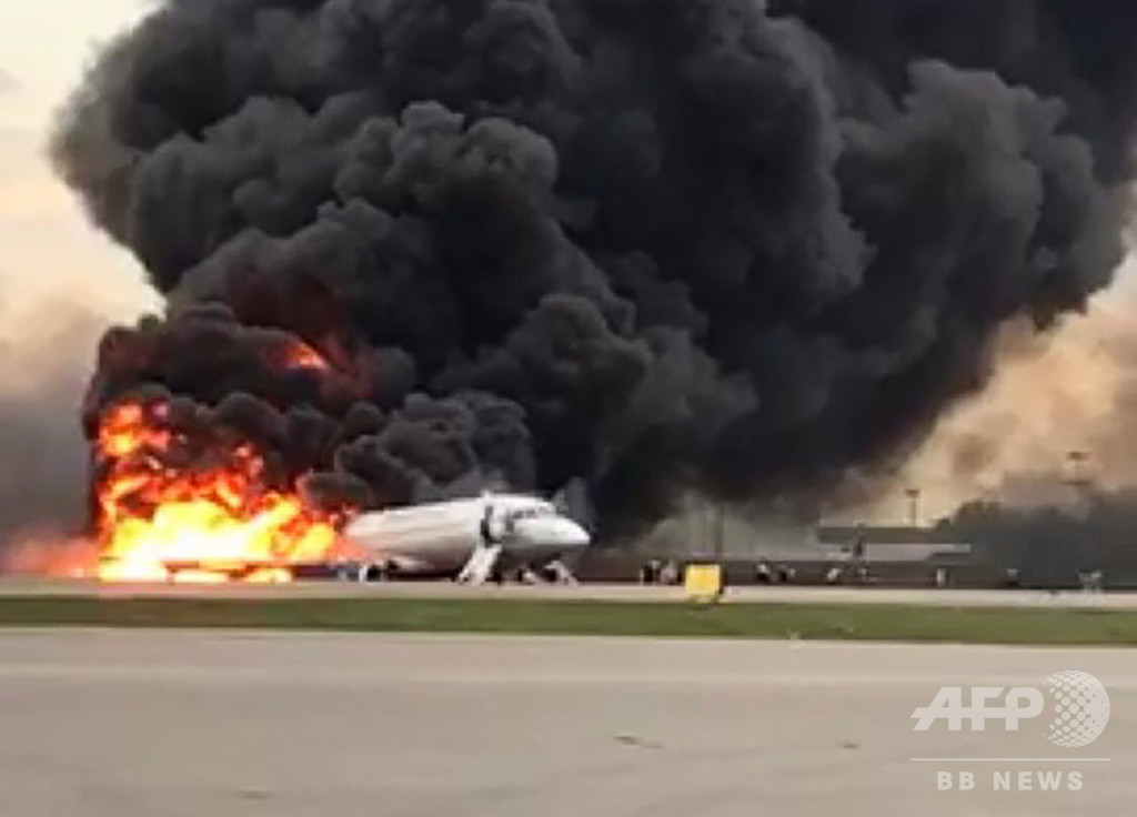 モスクワの空港で旅客機炎上 41人死亡 写真10枚 国際ニュース Afpbb News